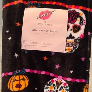 New! Halloween Betsey Johnson ultra soft throw/blanket